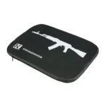 ВЪЗГЛАВНИЧКА ЗА СЯДАНЕ СЪС СИЛУЕТ НА АВТОМАТ AK